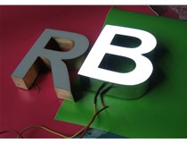 LED樹(shù)脂發(fā)光字廠(chǎng)家的制作方法是什么呢？山西德軒做字廠(chǎng)和您分析